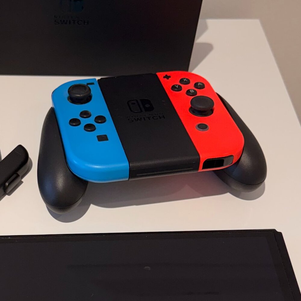 Nintendo Switch with Neon Blue and Neon Red Joy‑Cons TAKING OFFERS! :3 - Picture 4 of 8